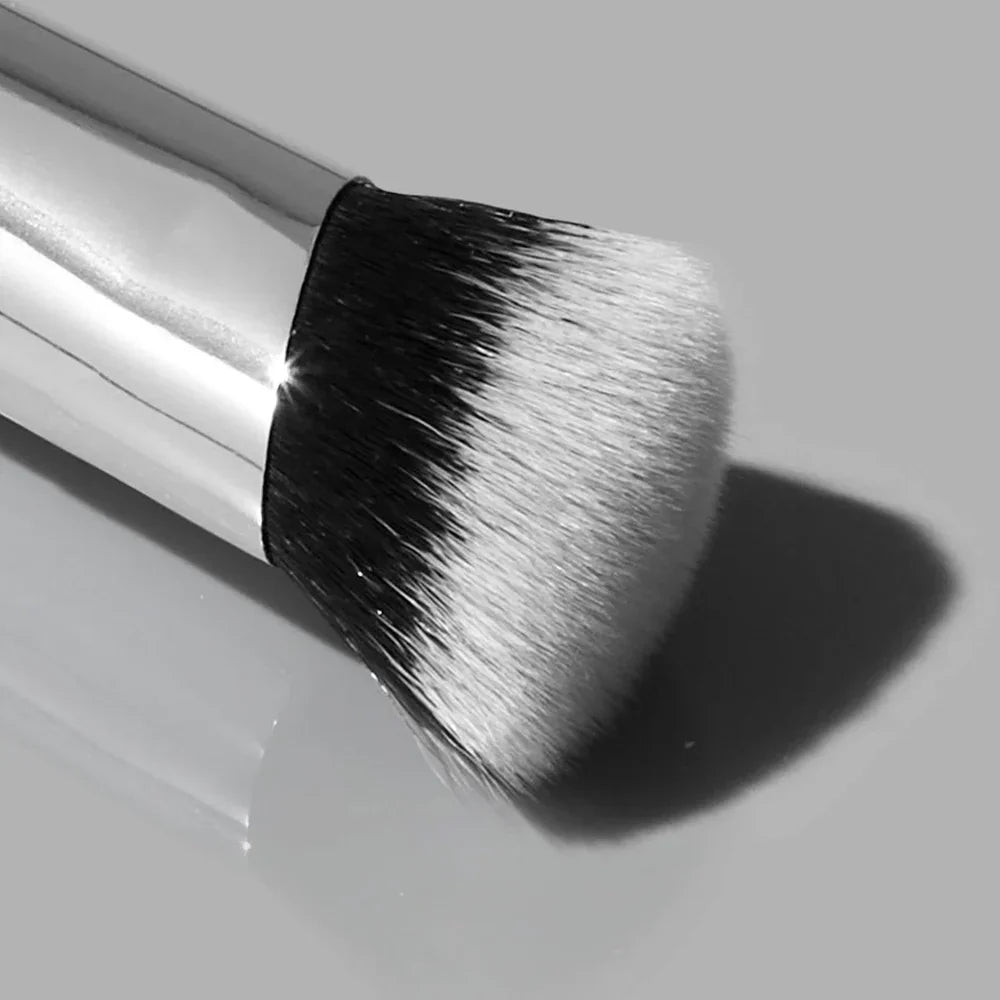 Haus   Labs   Triclone™   Skin   Tech   Concealer   Brush